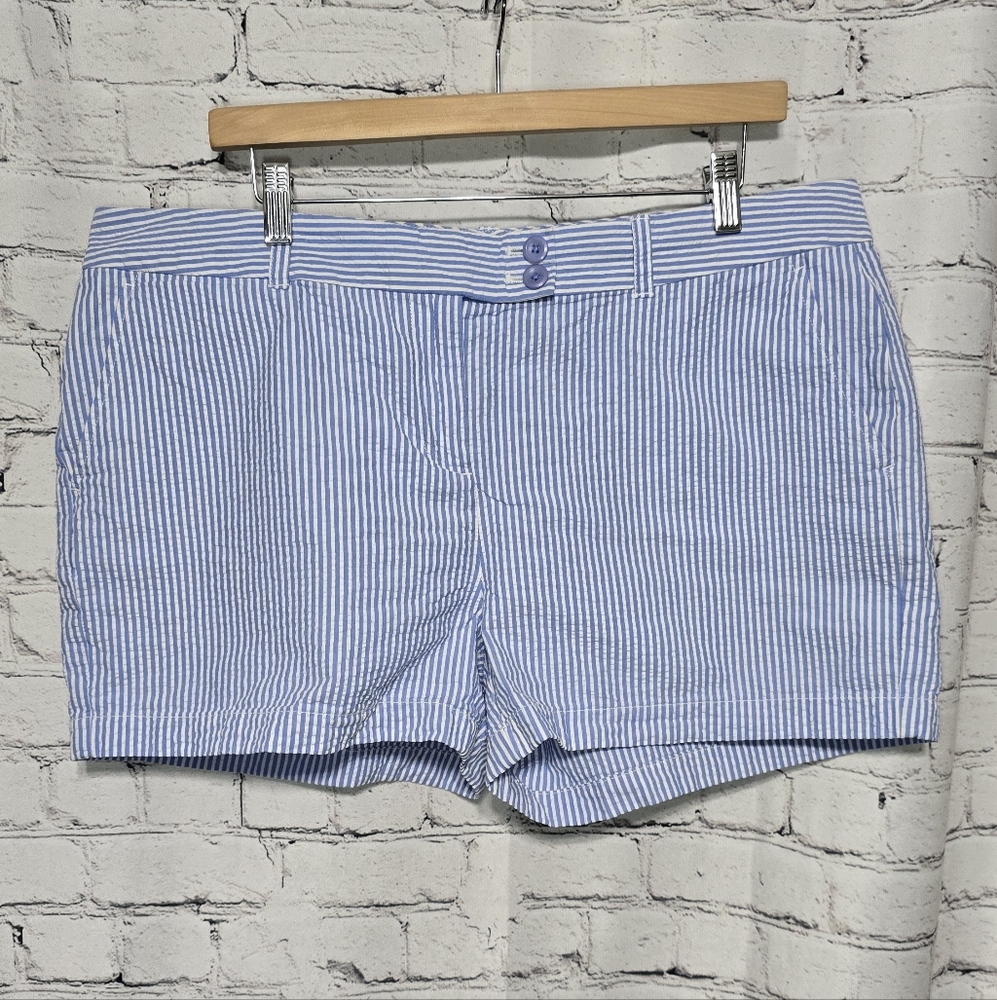 Vineyard Vines Women's Seersucker Blue And White Striped Shorts Size 16